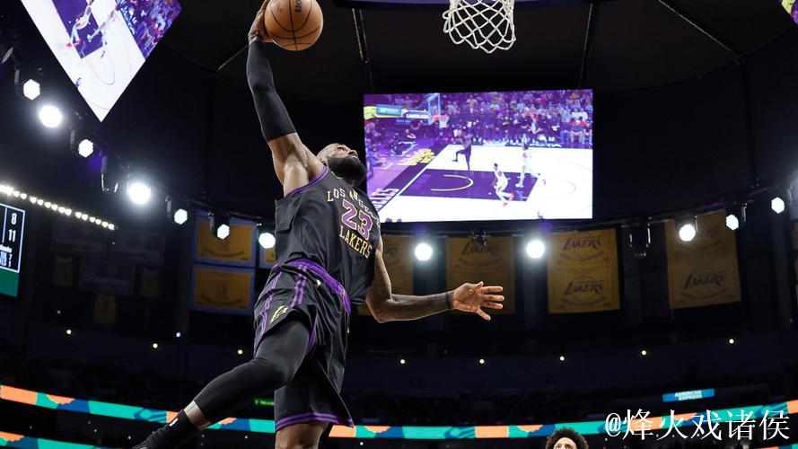 沃克轰下26分，老鹰客场不敌湖人