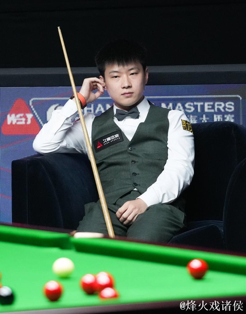 赵心童三杆破百6-1碾压丁俊晖，晋级上海大师赛半决赛